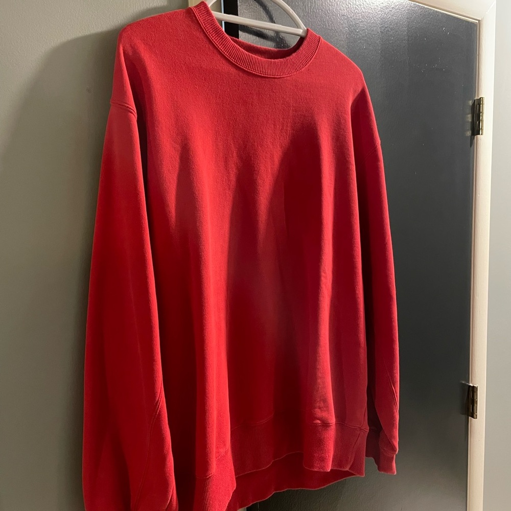 IZOD sweatshirt. Size XL. Red.